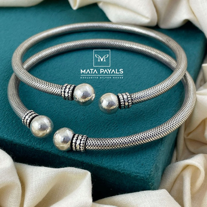 Elegant Oxidised Leg Kada