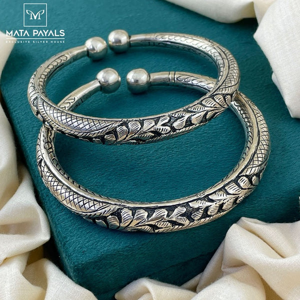 Exclusive Oxidised Leg Kada