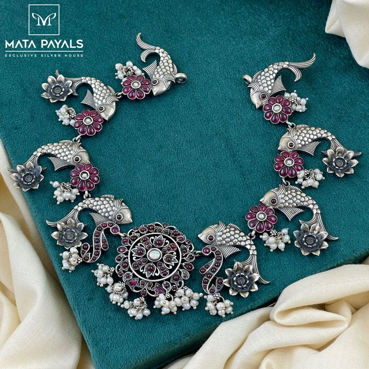 Gorgeous Fish Design Necklace