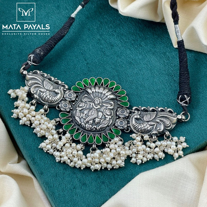 Exclusive Mayura Kundan Choker