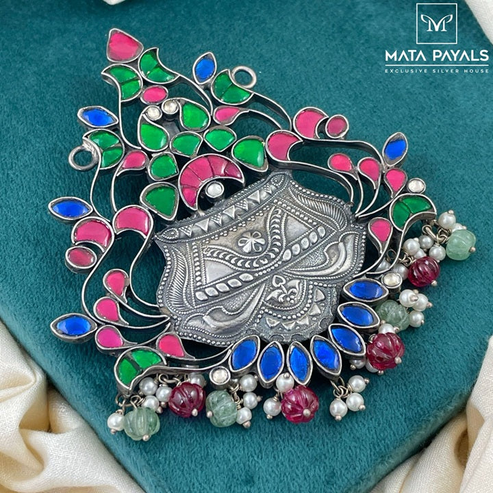 Compelling Kundan Oxidised Pendant