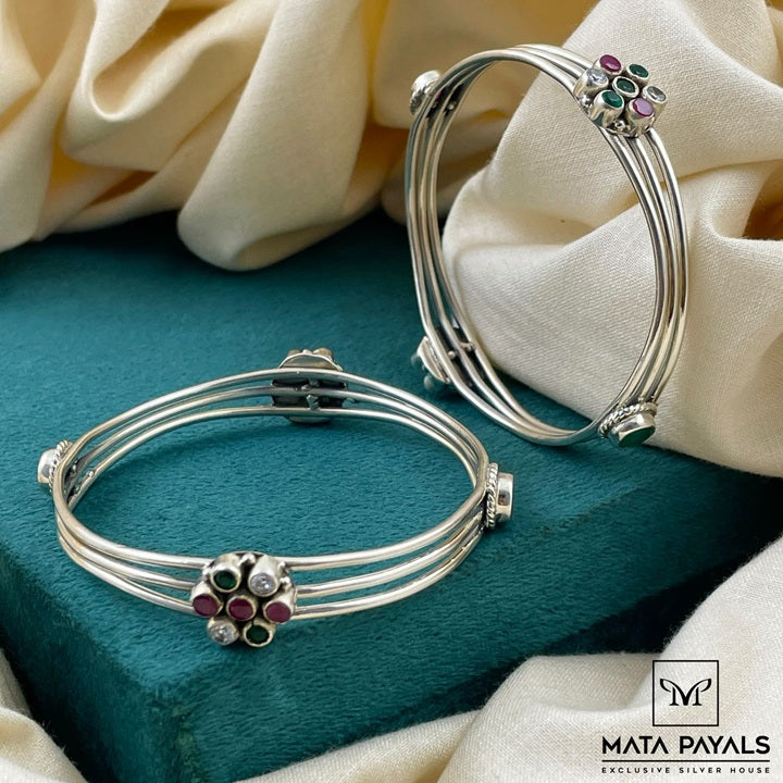Beautifull Cut Stone Bangle