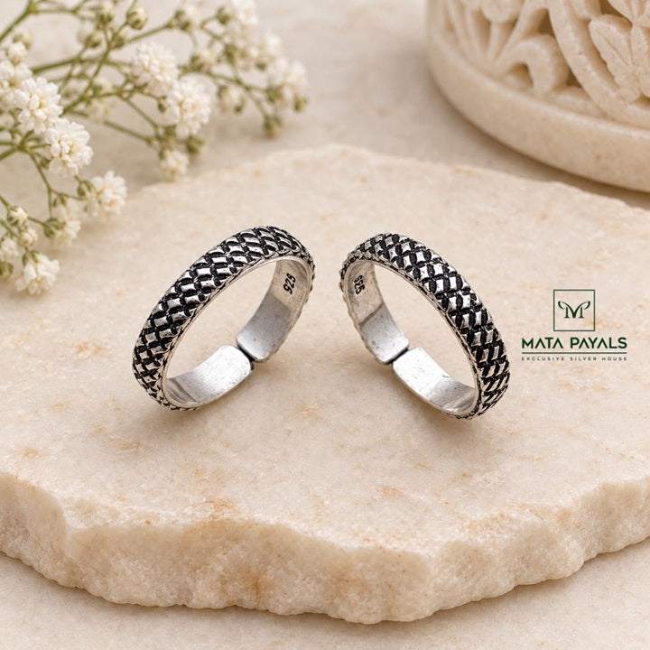Charming Oxidised Toe Ring