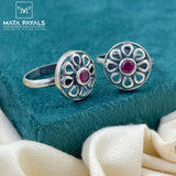 Impressive Cut Stone Toe Ring