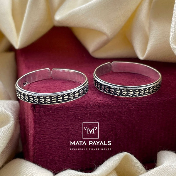 Elegant Oxidised Thumb Toe Ring