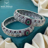 Exclusive Oxidised Bangle