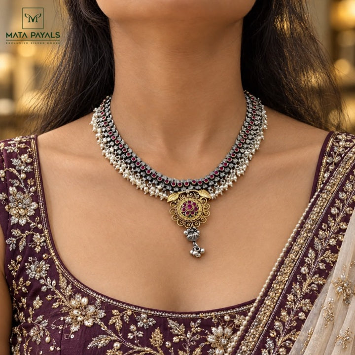 Eye Catching Kemp Necklace