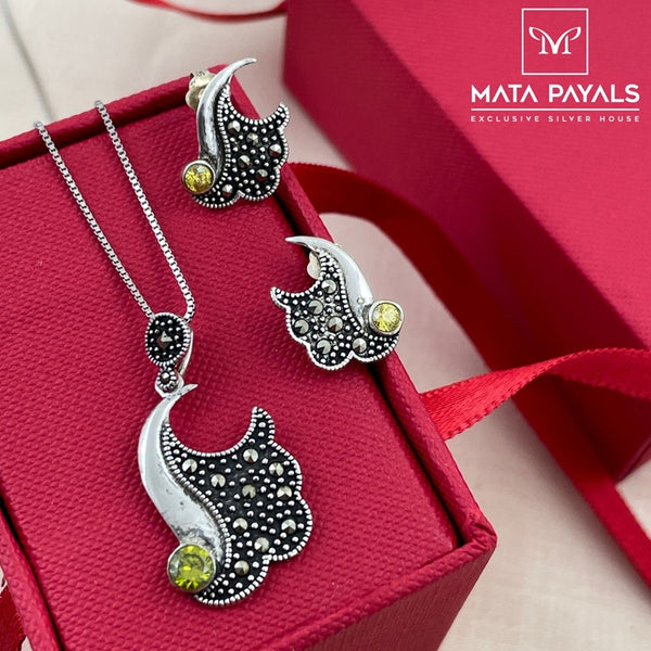 Fabulous Green Pendant Set