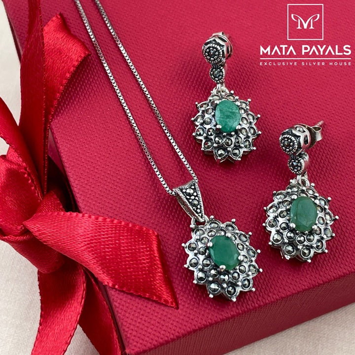 Unique Green Pendant Set