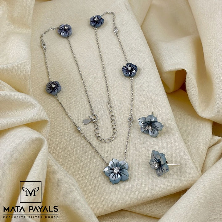 Fabulous Floral Pendant set