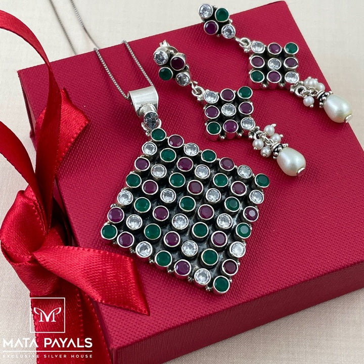 Dazzling Cut Stone Pendant Set
