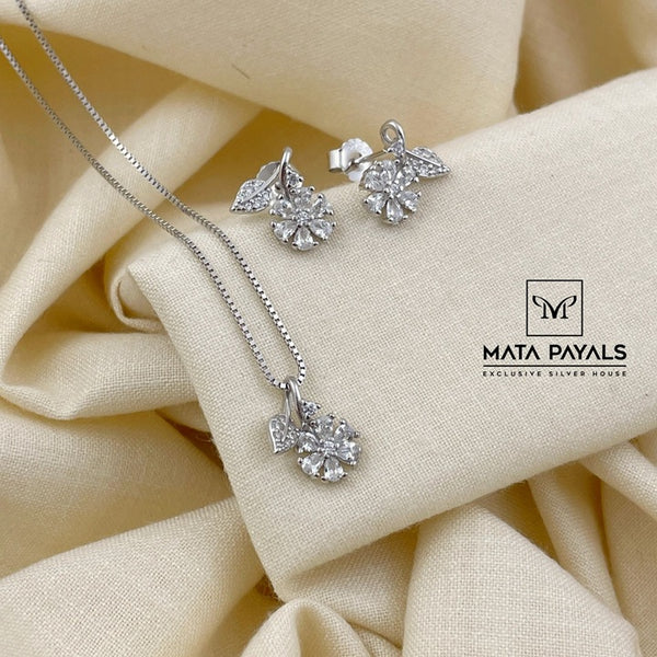 Cute Floral Pendant Set