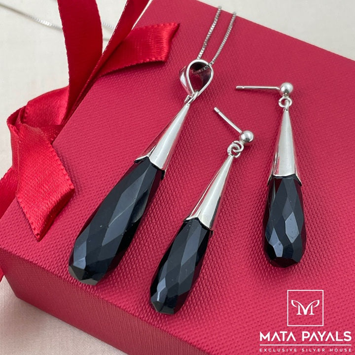Dazzling Onyx Pendant Set