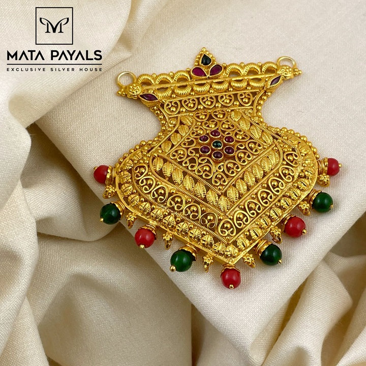 Elegant Gold Polish Pendant