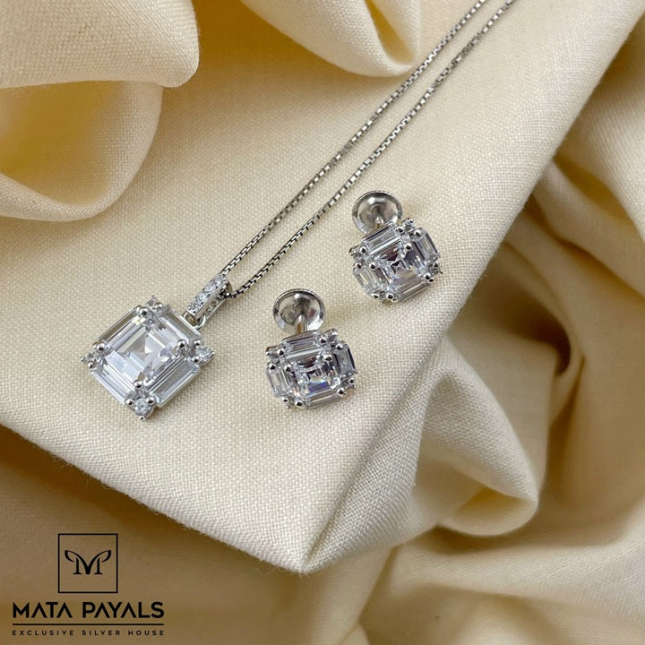 Pretty Silver Pendant Set