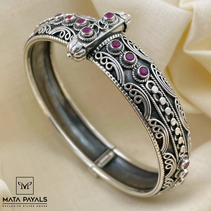 Radiant Oxidised Women's Kada