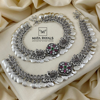 Luxurious Mayura Cut Stone Anklet