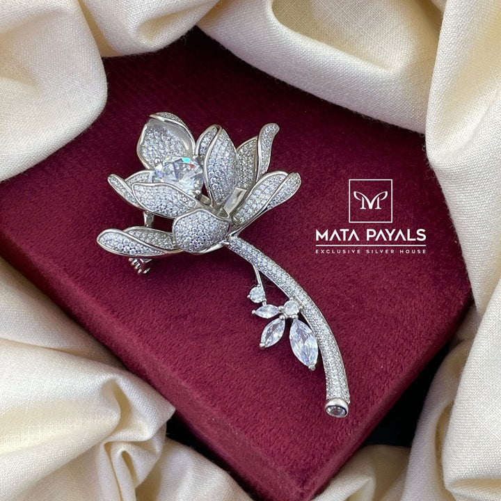 Twinkling White Floral Brooch