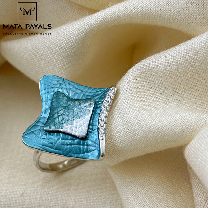 Attractive Enamel Finger Ring