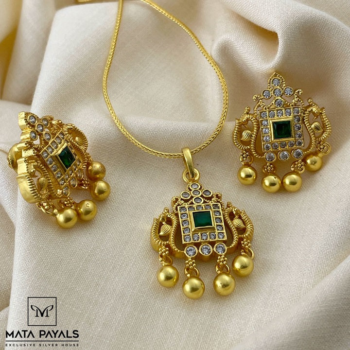 Gorgeous Green Pendant Set