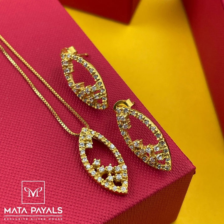 Attractive Design Pendant Set