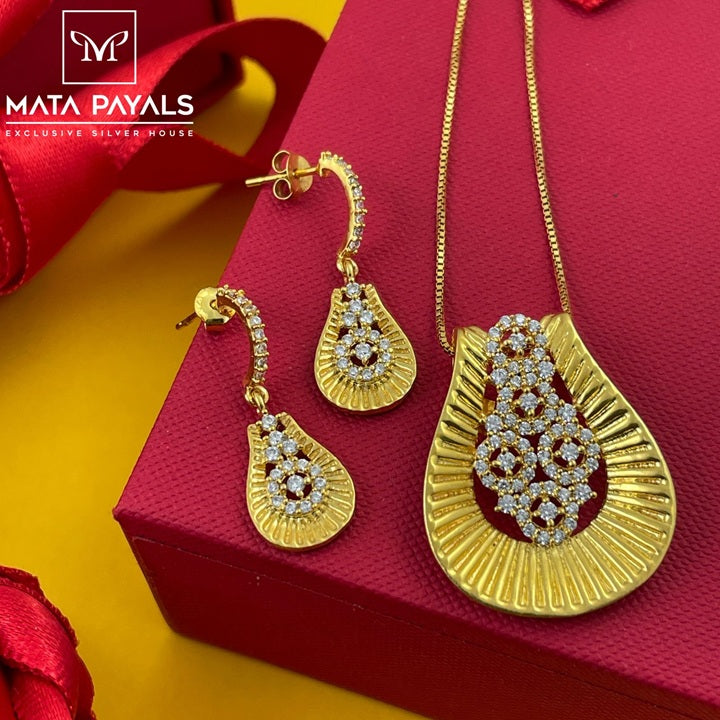 Charming Gold Polish Pendant Set