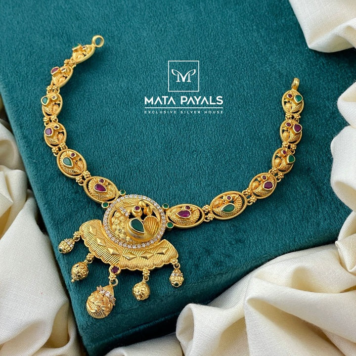Attractive Gold Polish Necklace