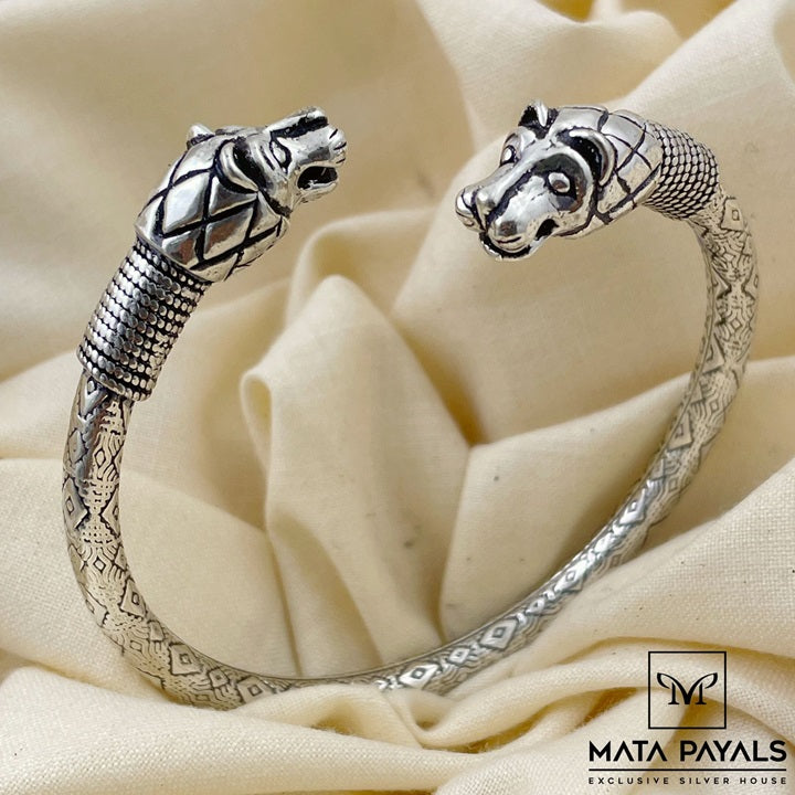 Ultimate Lion Oxidised Kada