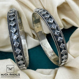 Mesmerizing Cut Stone Bangle