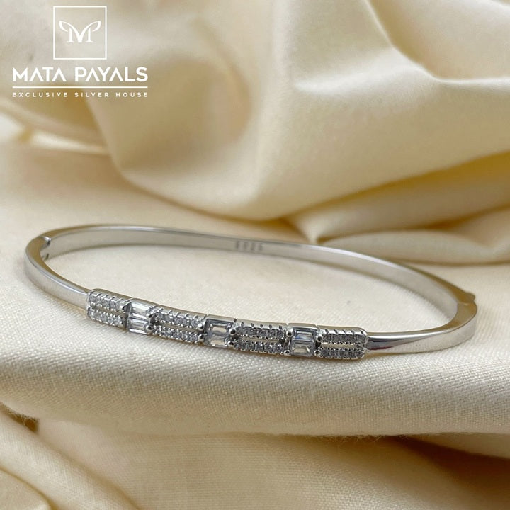 Stylish Silver Oval Kada