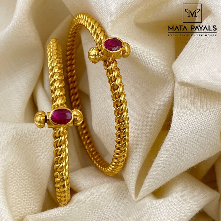 Mesmerizing Cut Stone Bangle