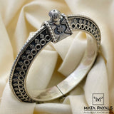 Mesmerizing Oxidised Kada
