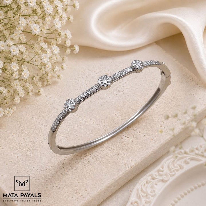 Classy Zircon Kada