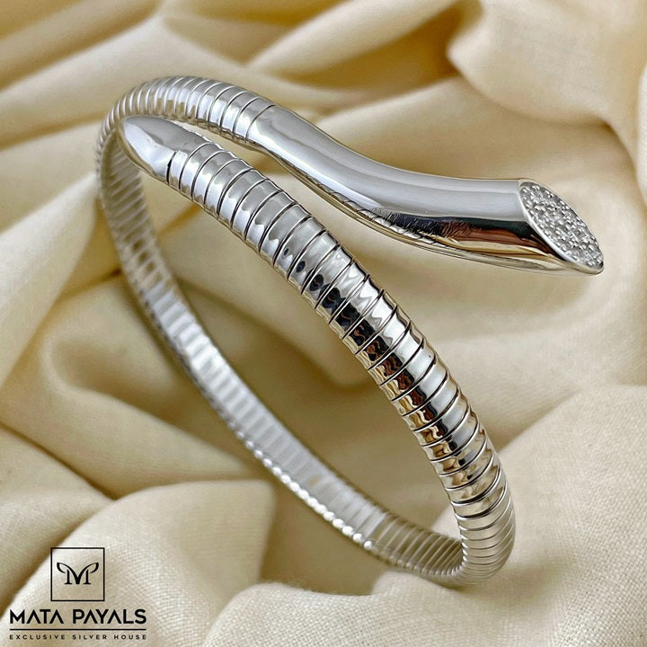 Mesmerizing Rhodium Kada