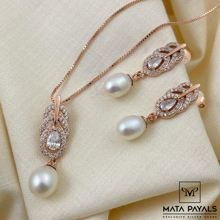 Pearl Drop Pendant Set