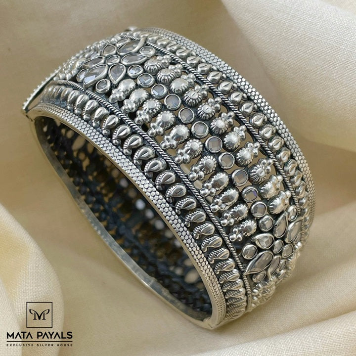 Tracery Oxidized Heavy Kada