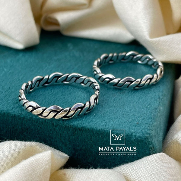 Elegant Oxidised Thumb Toe Ring