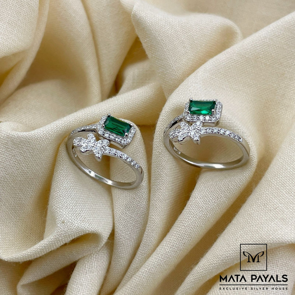 Impressive Green Toe Ring