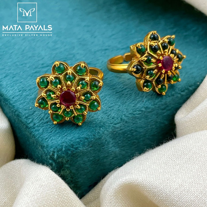 Classy Green Toe Ring