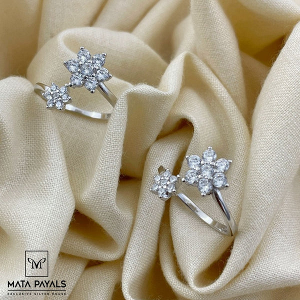 Dazzling Floral Toe Ring