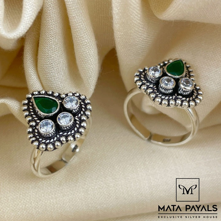 Dazzling Green Toe Ring