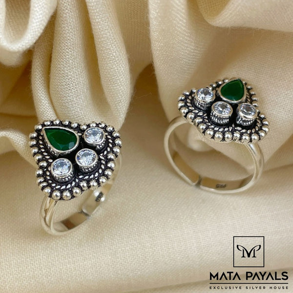 Dazzling Green Toe Ring