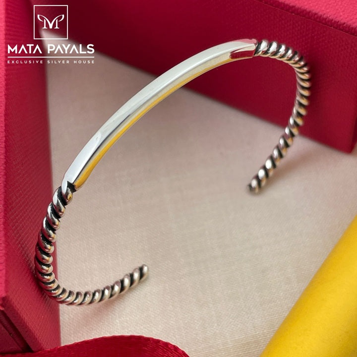 Elegant Oxidised Kada