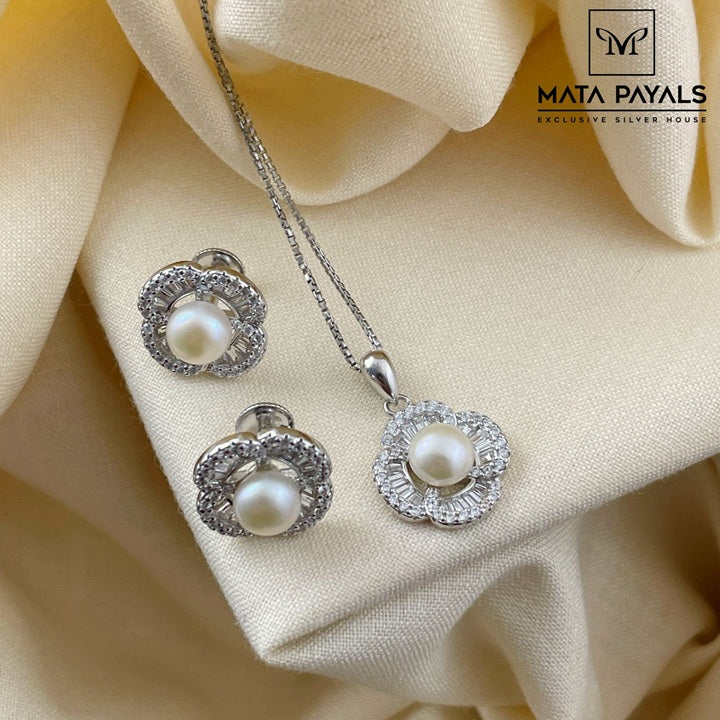 Fabulous Zircon Pendant Set