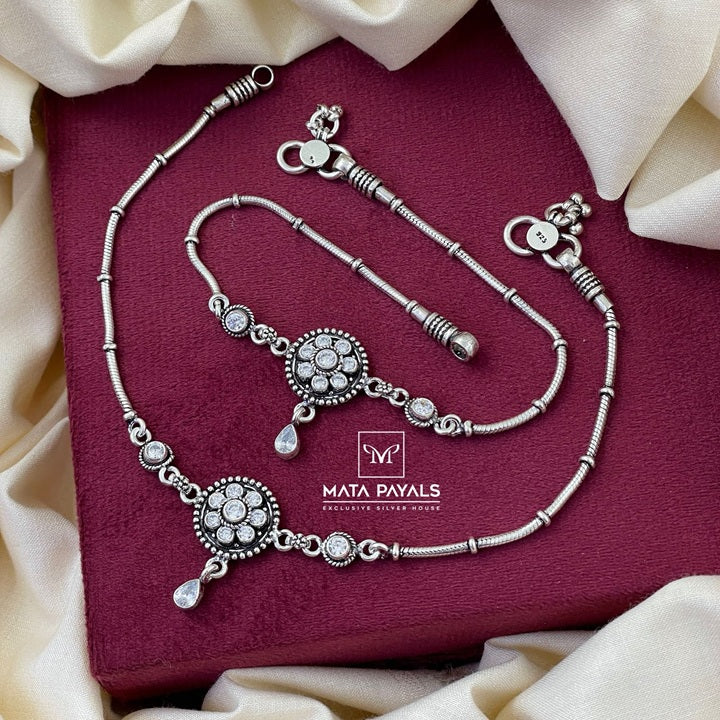Mesmerizing Oxidised Anklet