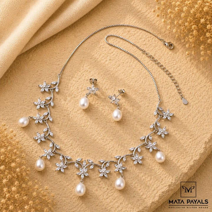 Gorgeous Floral Necklace