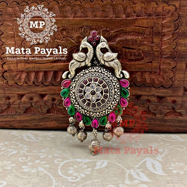 Acute Peacock Kemp Pendant