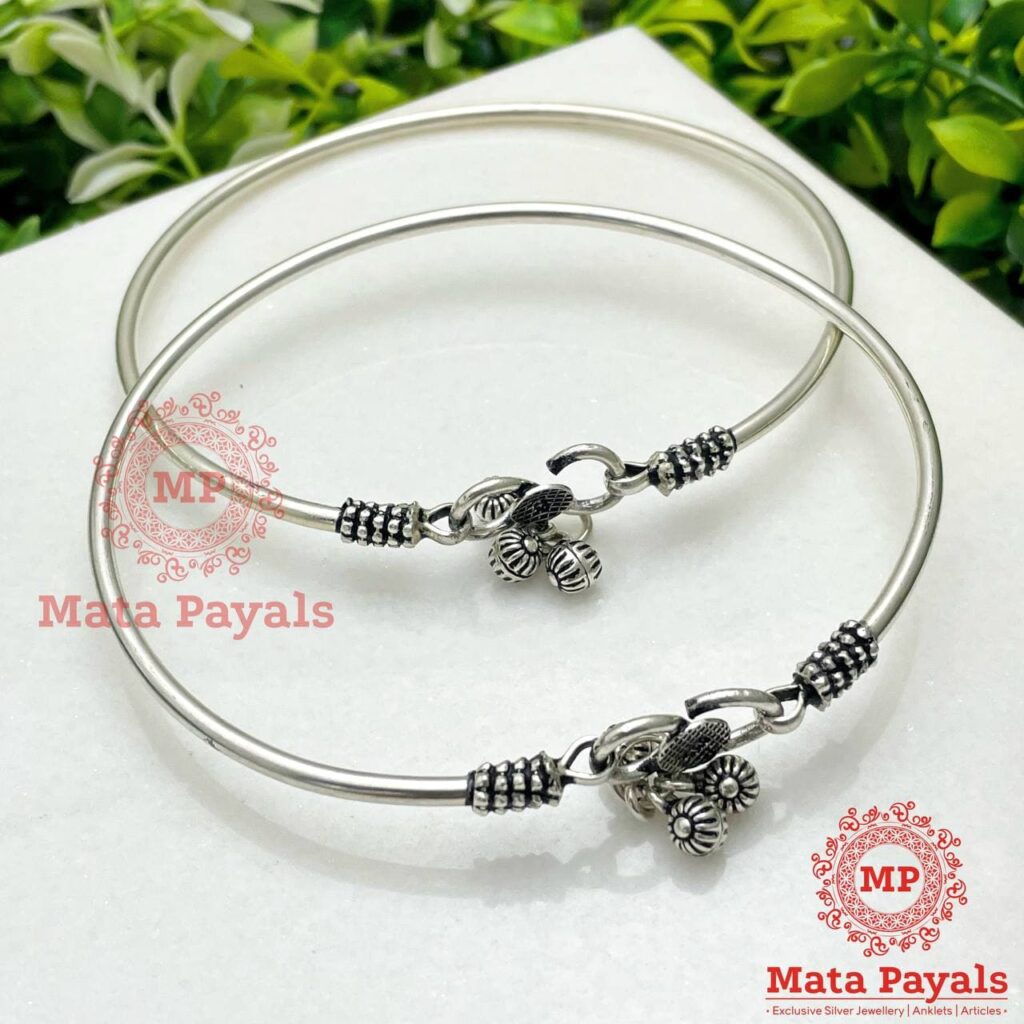  Appealing Oxidised Silver Leg Kada