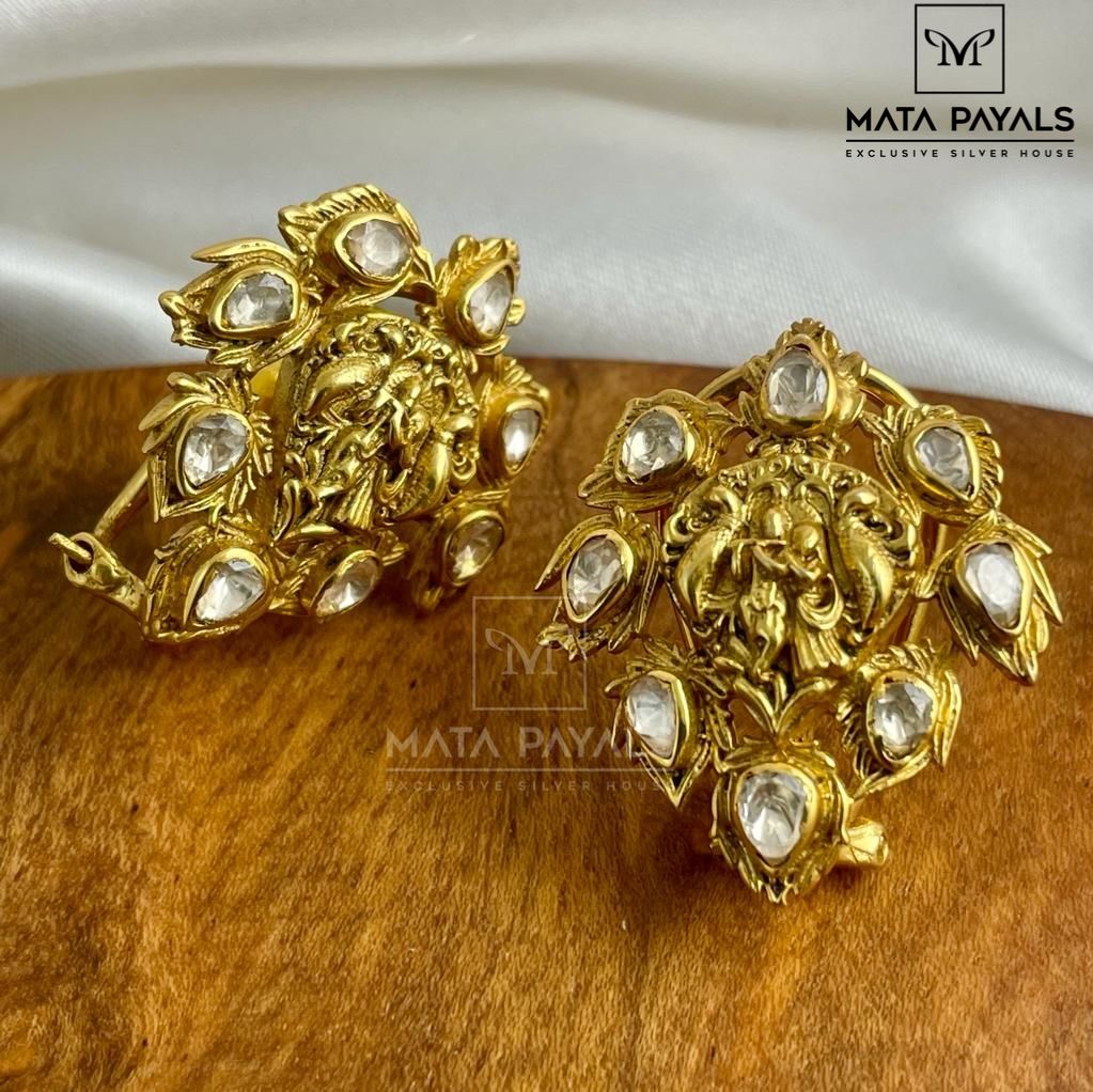 Alluring Radha Krishna Stud