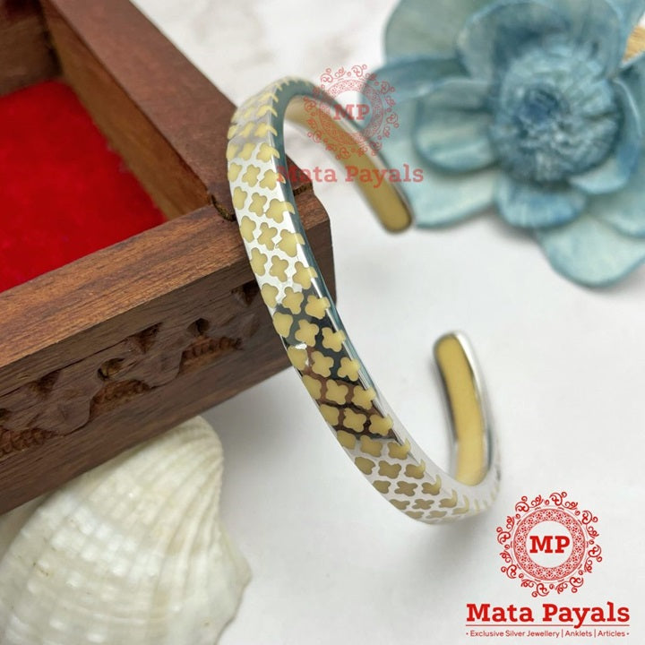 Amiable Enamel Printed Kada